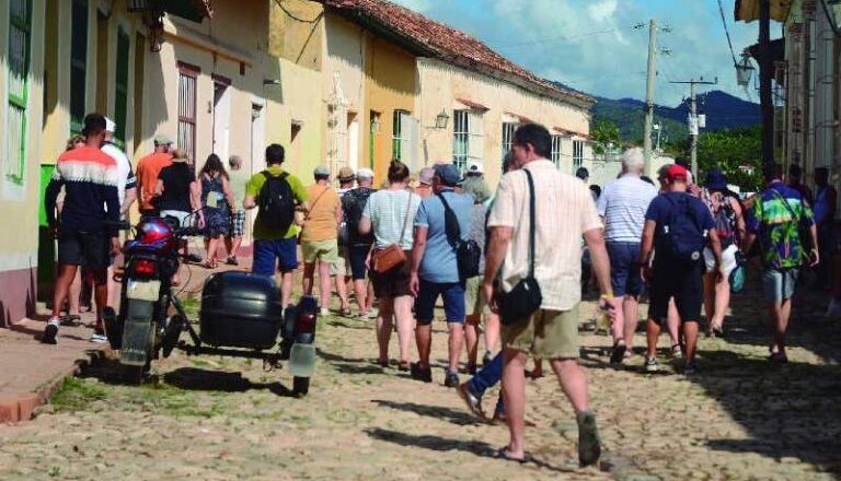 Para subir la empinada cuesta del turismo