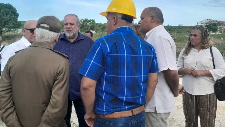 Visita gubernamental a Sancti Spíritus: Primer Ministro de Cuba en la fábrica de cemento Siguaney