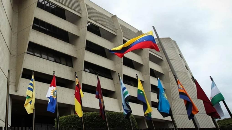 Candidatos comiciales de Venezuela acuden ante Sala Electoral del Tribunal Supremo