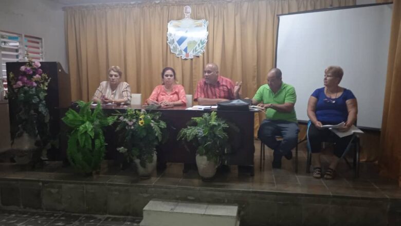 Convocan máximas autoridades políticas y administrativas de la provincia a un accionar más eficiente para cortar transmisión de enfermedades en el territorio