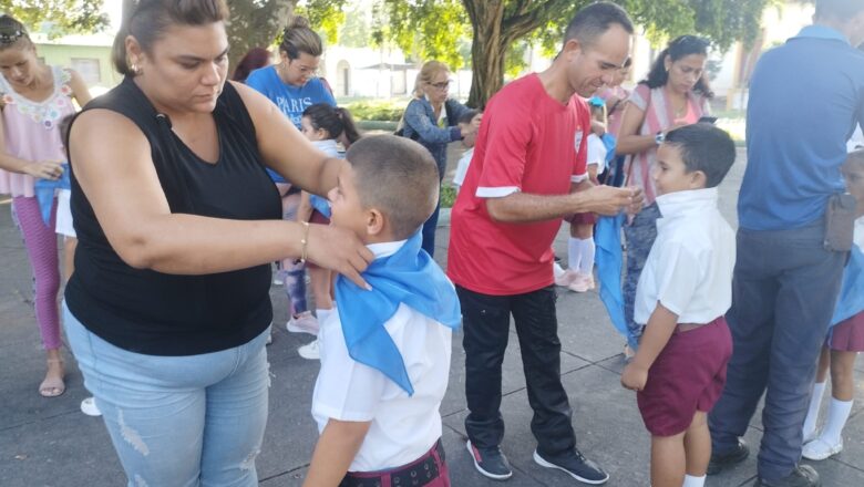 Ingresaron a la Organización de Pioneros José Martí más de 600 alumnos cabaiguanenses de primer grado (+Audio y Fotos)