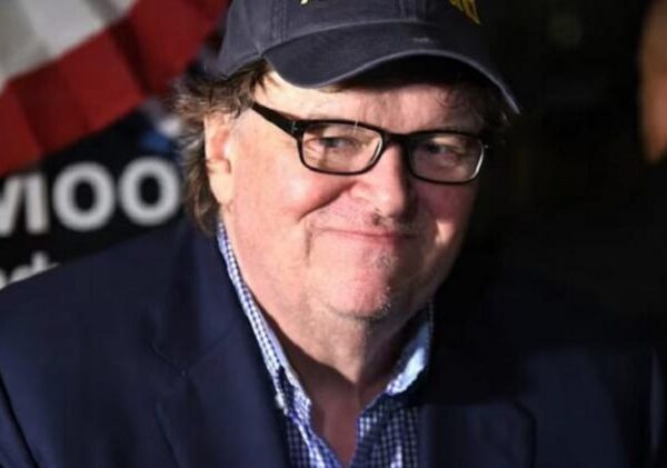 Michael Moore exhorta a votar en Estados Unidos para impedir regreso de Trump