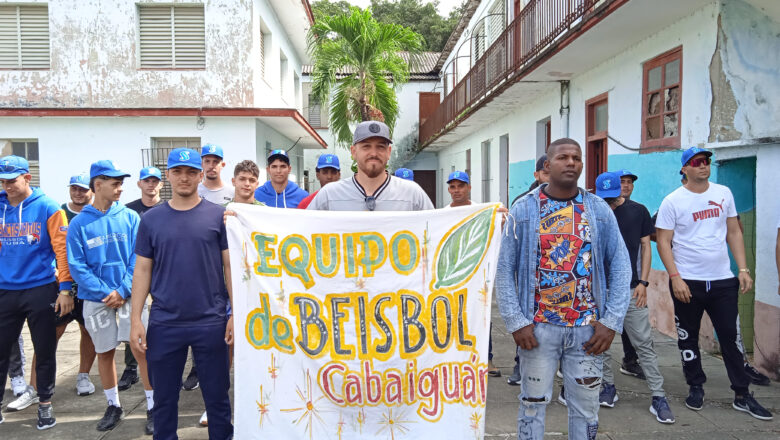 Abanderado Equipo de Béisbol de Cabaiguán para la próxima Serie Provincial